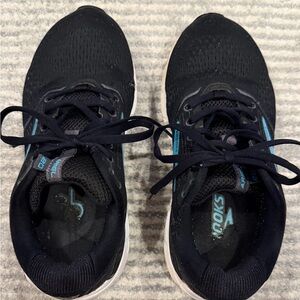 Women’s Black Brooks Sneakers